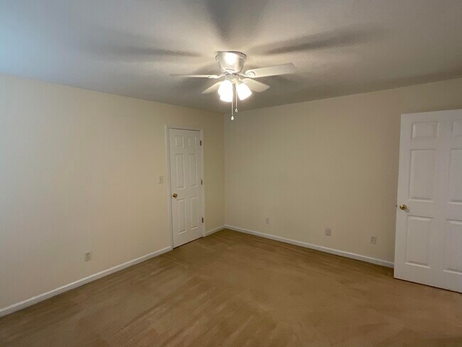 Building Photo - 375 Barnsley Dr