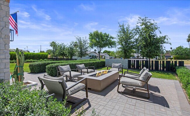 Building Photo - 3631 N 54th Ct