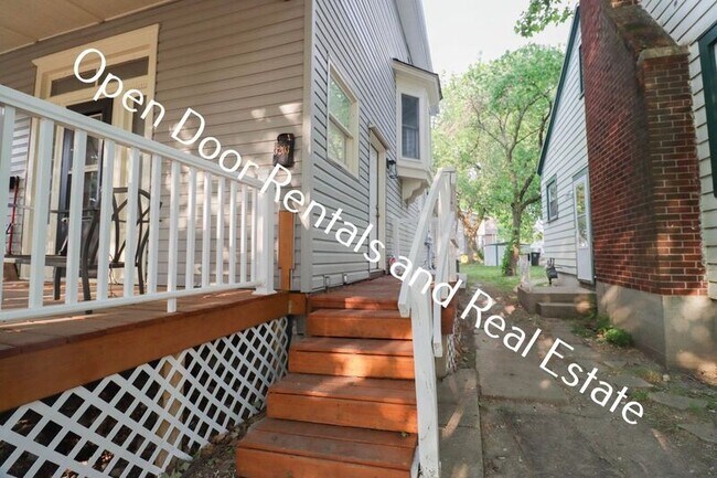 Building Photo - 3203 Fairfield Ave