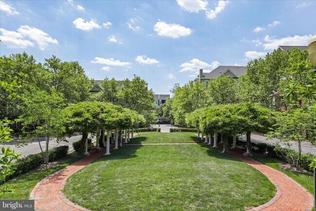 Building Photo - 5053 Kilburn St