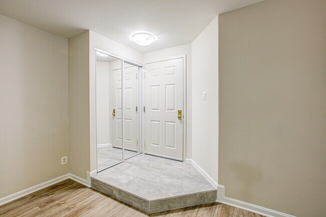 Building Photo - 5924 Cove Landing Rd