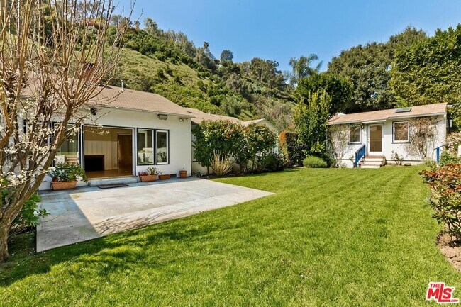 Building Photo - 1318 San Ysidro Dr