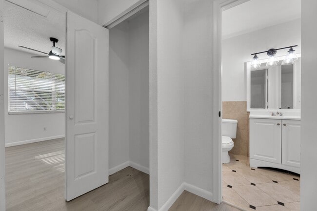 Building Photo - 904 Banks Rd