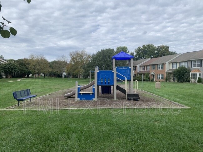 Building Photo - 6094 Red Squirrel Pl