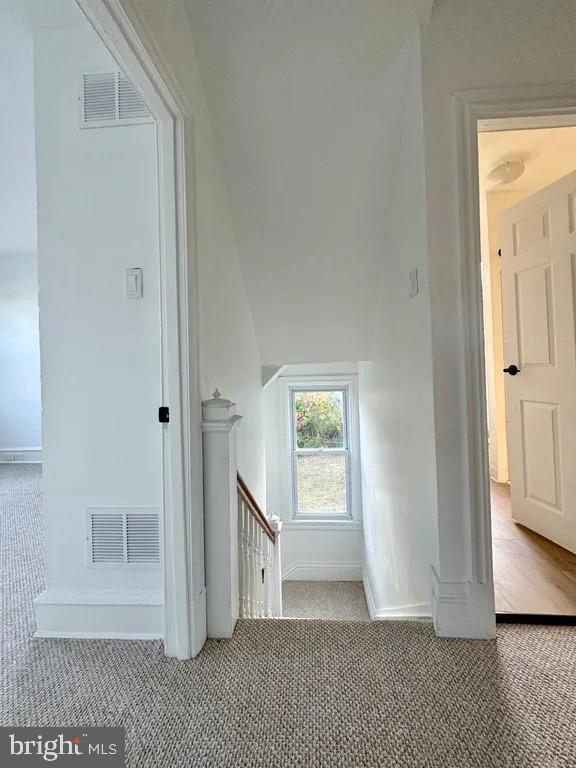 Building Photo - 1121 Rosedale Ave