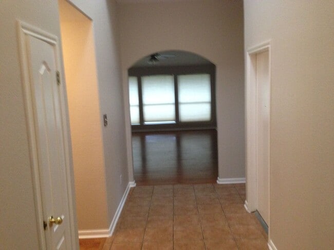 Building Photo - 4108 N Summercrest Loop