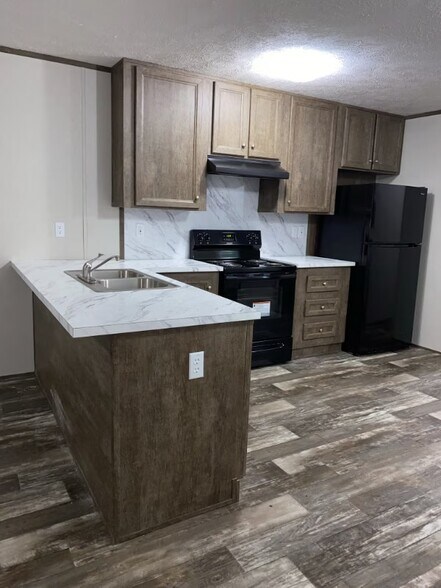 Building Photo - Hunter Ridge