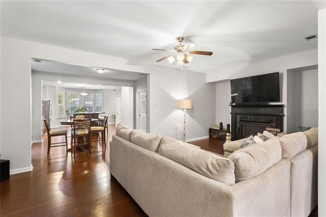 Building Photo - 4324 Laurel Creek Ct SE