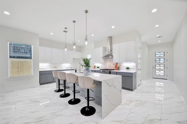 Building Photo - 7611 Athlone Dr