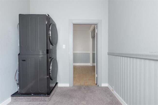 Building Photo - 906 E 11th Ave