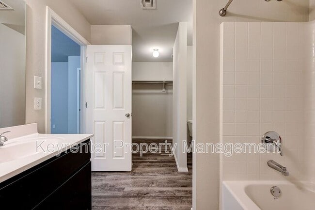 Building Photo - 9440 SW 44th Terrace