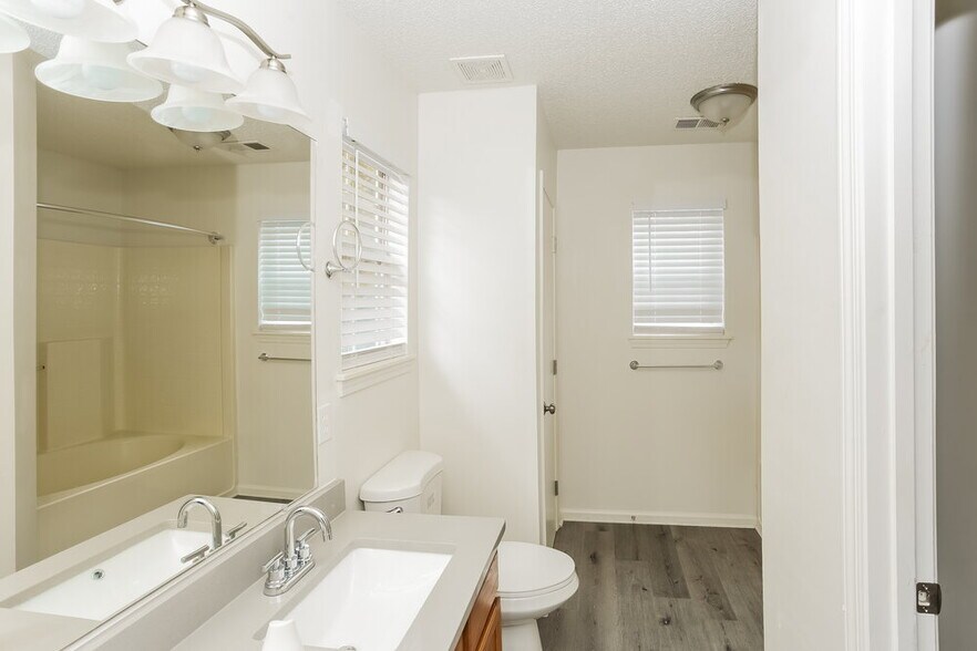 Building Photo - 2711 Clarencefield Dr