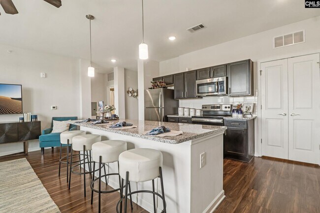 Building Photo - 440 Town Center Pl