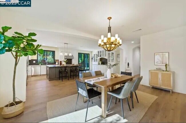 Building Photo - 132 Quinterra Ln