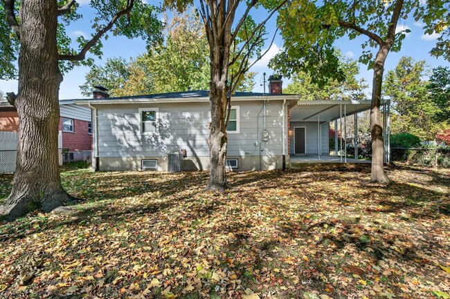 Building Photo - 1415 Lindsay Ln