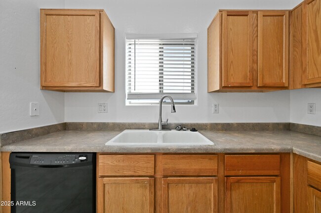 Building Photo - 605 W Latona Rd