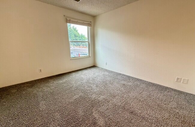 Building Photo - 1606 Cottonwood Dr