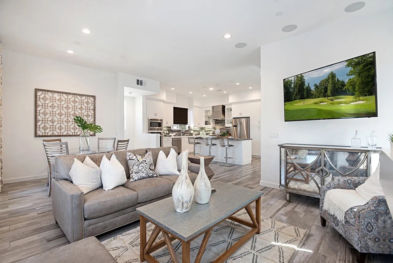 Building Photo - 168 Follyhatch