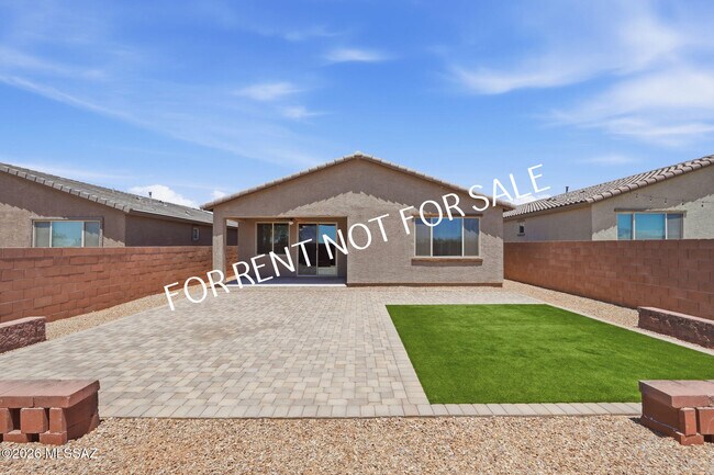 Building Photo - 13142 E Cembeline Ln