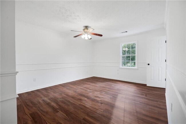 Building Photo - 328 Deerwood Dr