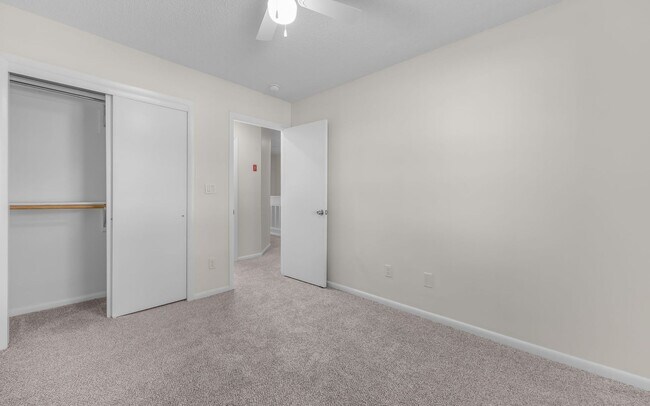 Building Photo - READY NOW!! 3-Bedroom Townhome w/Attached Garage! Golf Course Views - Pet Friendly - All Appliances!
