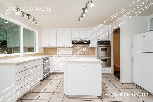 Building Photo - 1831 121st Ave SE