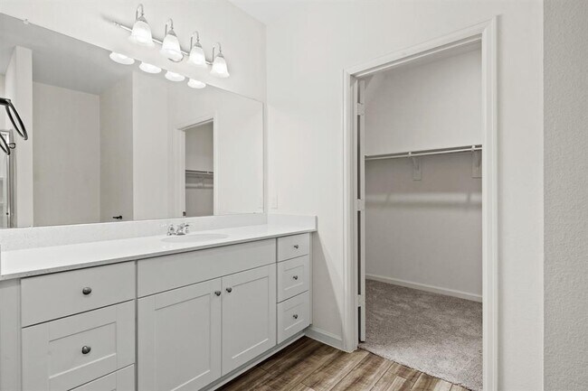 Building Photo - 6306 Highland Trl Dr