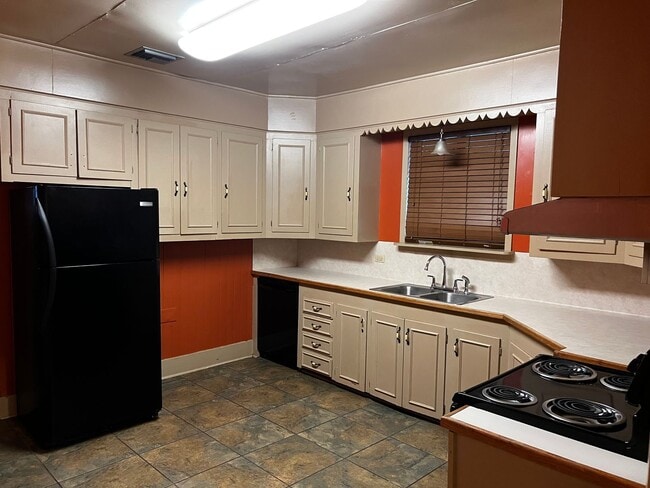 Building Photo - Four Bedroom, Two Bathroom , House Near UL...