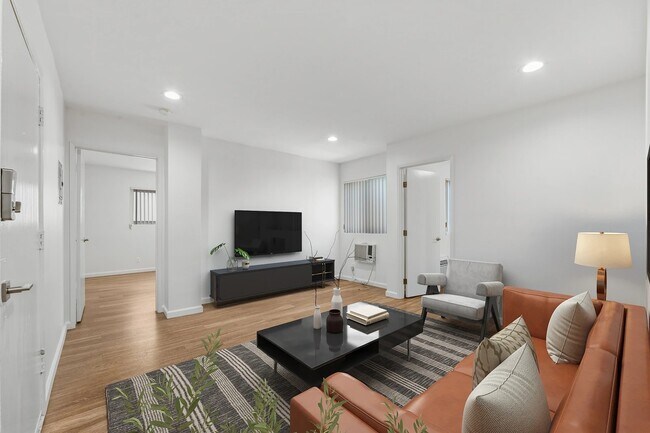 Primary Photo - 925 W 30th St