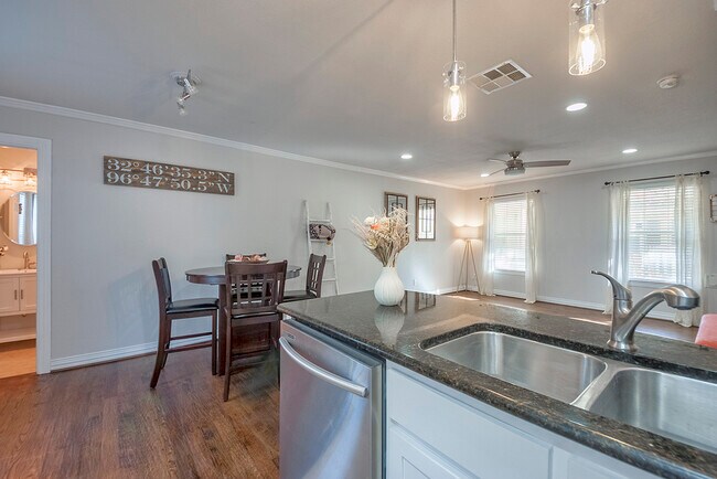 Building Photo - 4710 Bradford Dr