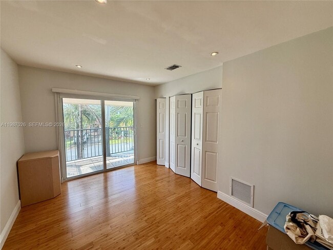 Building Photo - 211 189th Terrace