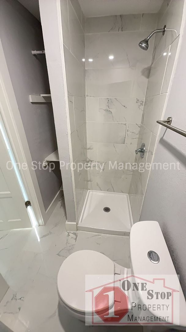 Building Photo - Welcome Home to this 3 Bedroom, 2 Bathroom...