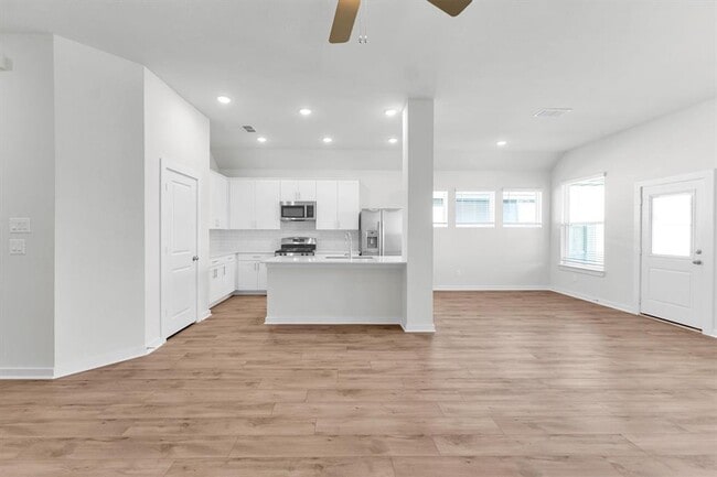Building Photo - 16923 Lavender Farm St