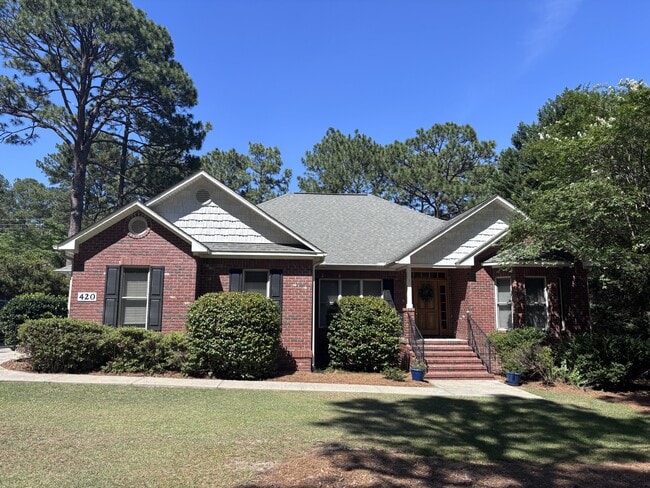 Building Photo - 420 Lake Forest Dr SE