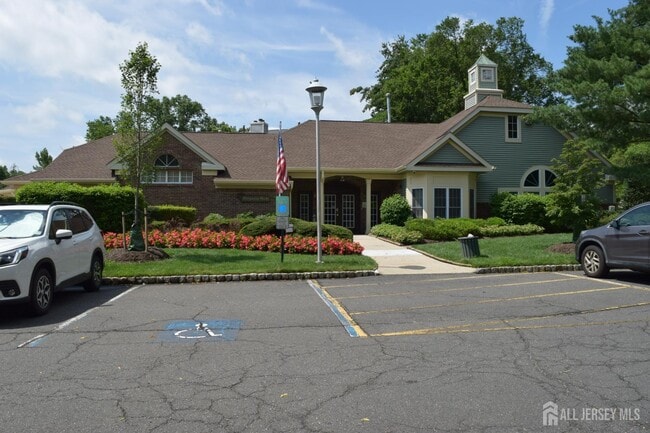 Building Photo - 5032 Beech Ct