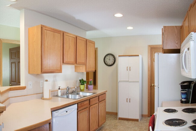 Building Photo - 544 Lulu Ln