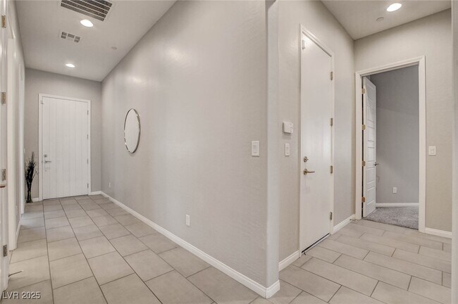 Building Photo - 759 Drammatico Pl