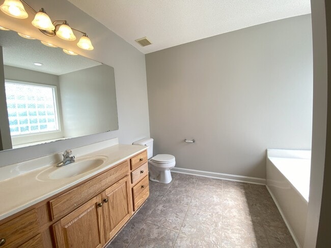 Building Photo - 346 Cresthaven Dr
