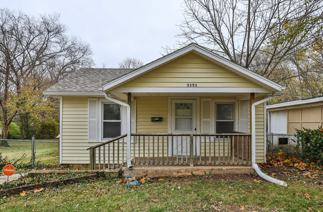 Primary Photo - 3 bedroom | 1 bathroom | Fenced Backyard, ...