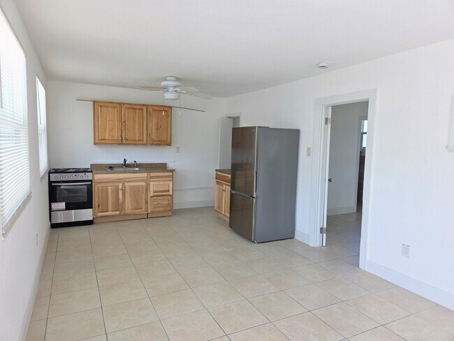 Building Photo - 6931 Hibiscus Ave S