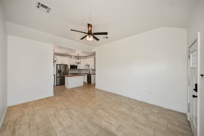 Building Photo - 450 Rd 5512