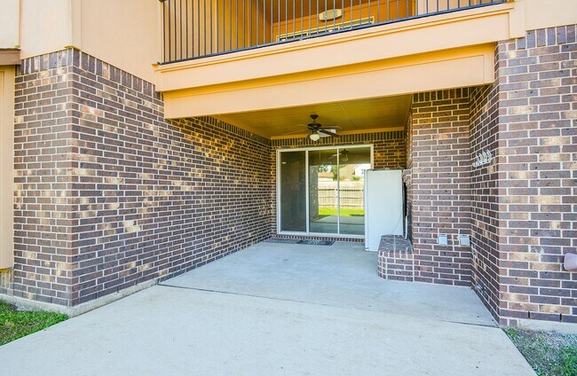 Building Photo - 6403 Edinburgh Ct