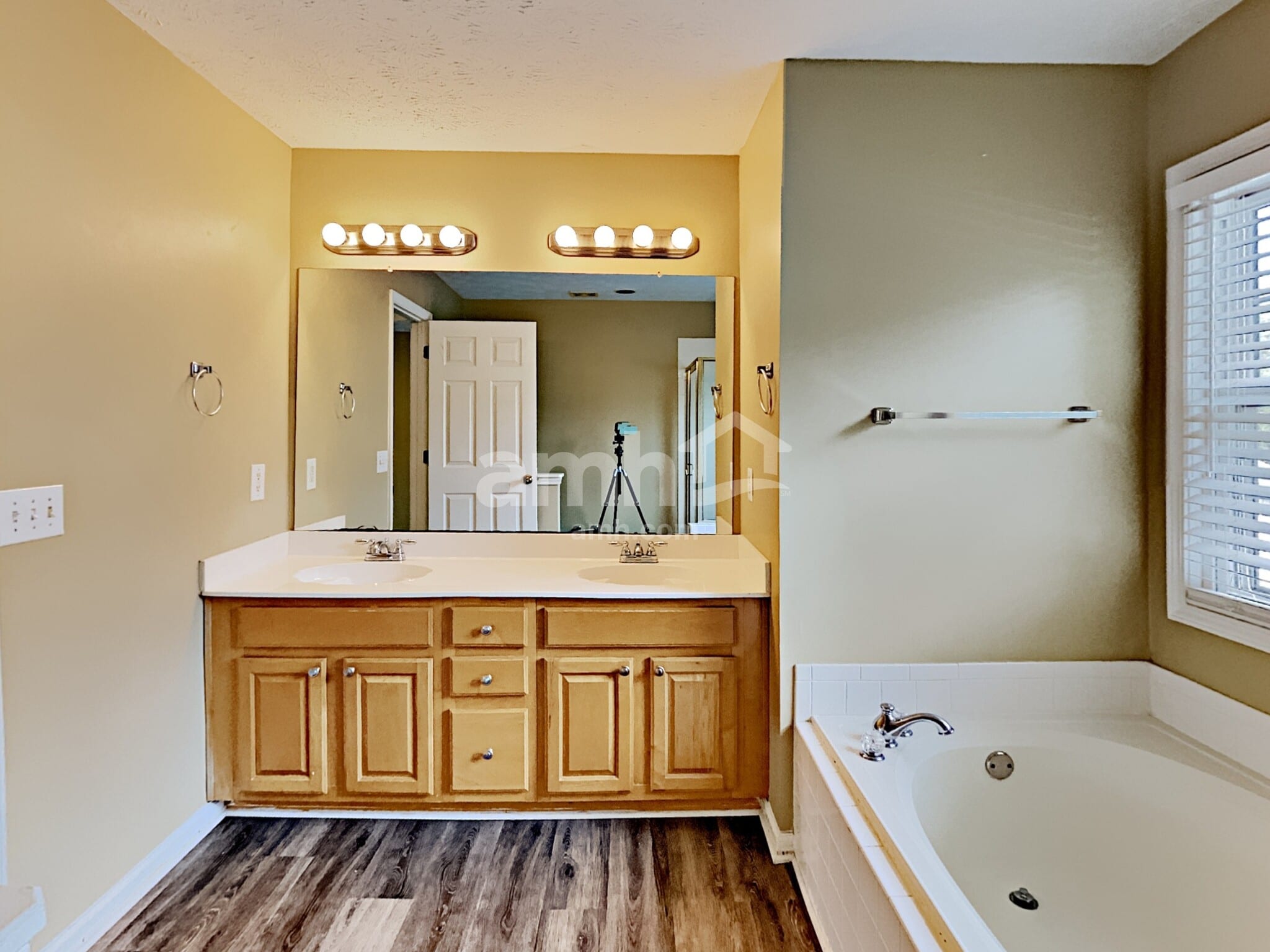 Building Photo - 1454 Chamirey Dr SW