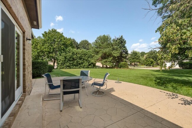 Building Photo - 1055 Knollwood Ln