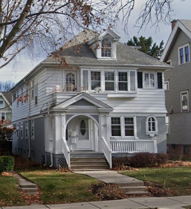 Primary Photo - 2858-2858 N Maryland Ave
