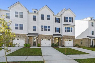 Building Photo - 9413 Sun Fountain Dr