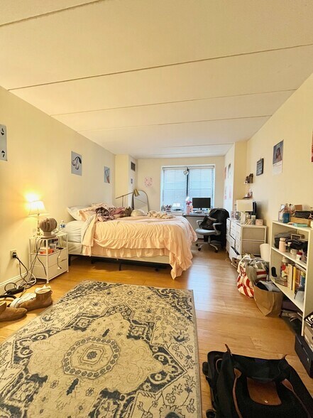 Building Photo - 6 Douglas Park