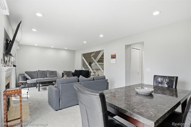 Building Photo - 5271 Wright Way E