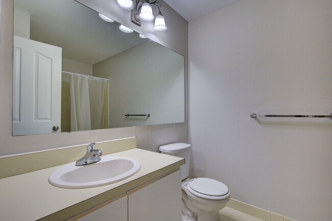 Building Photo - 1302 Foxmeadow Cir