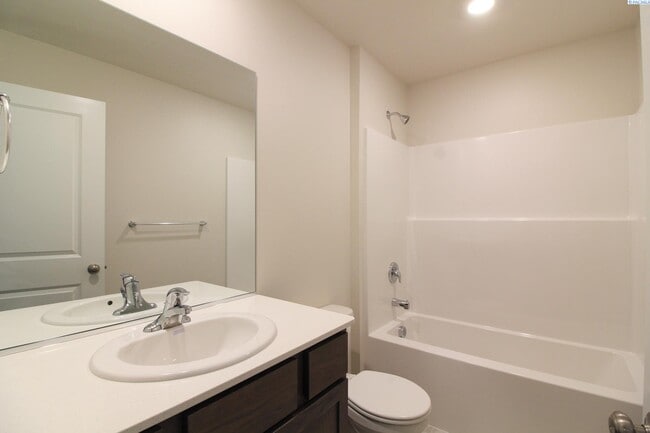 Building Photo - 4 Bed/2 Bath Home in West Pasco